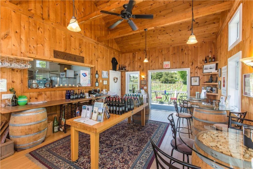 The Langworthy Inn & Winery Westerly Buitenkant foto